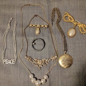 Seven pieces of costume jewelry